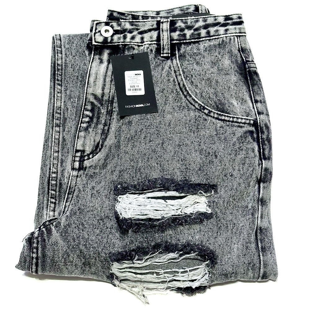 Fashion Nova Never Letting Go distressed boyfriend jeans black acid wash denim